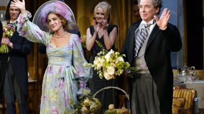 Sarah Jessica Parker tests positive for COVID-19, Broadway's 'Plaza Suite' cancels upcoming show - www.foxnews.com - New York
