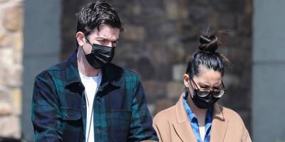 John Mulaney & Olivia Munn Couple Up for a Grocery Run in L.A. - www.justjared.com - Los Angeles