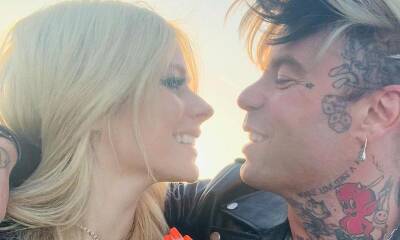 Avril Lavigne and Mod Sun get engaged in front of the Eiffel Tower - us.hola.com - France