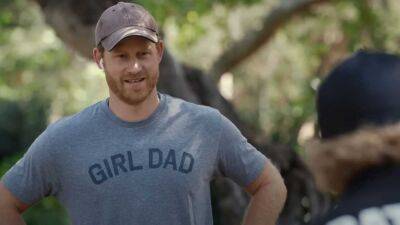 Prince Harry Runs in a 'Girl Dad' Shirt for Daughter Lilibet While Promoting Travel Project - www.etonline.com - New Zealand