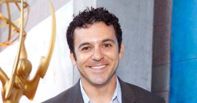Fred Savage’s Family Album Through the Years - www.usmagazine.com - Los Angeles - Los Angeles - Chicago - Illinois - county Stone - county Oliver - county Lynn