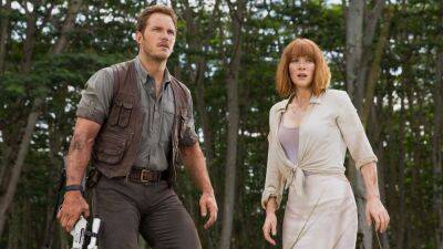 Chris Pratt and Bryce Dallas Howard Improvised Kissing Scenes in 'Jurassic World' 1 and 2 (Exclusive) - www.etonline.com - county Howard - county Dallas