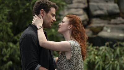 Theo James and Rose Leslie on Taking a Romantic Leap With 'Time Traveler's Wife' (Exclusive) - www.etonline.com - county Leslie
