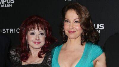 Ashley Judd Says Mom Naomi's Cause of Death Was Self-Inflicted Firearm Wound - www.etonline.com - Tennessee