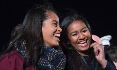 Sasha and Malia Obama show their happy dance at LAX after reuniting - us.hola.com - Los Angeles - California - Chicago - county Powell