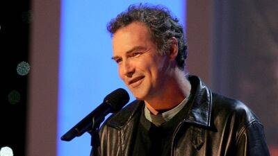 Norm Macdonald’s Unseen Homemade Stand-Up to Become Posthumous Netflix Special - thewrap.com