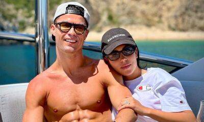 Cristiano Ronaldo shows off his ripped abs aboard a boat, with Georgina Rodriguez - us.hola.com - Manchester