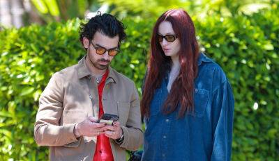 Joe Jonas & Pregnant Sophie Turner Spotted in Casual Clothes During Thursday Outing - www.justjared.com - Beverly Hills