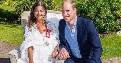 Prince William hand delivers damehood to Deborah James at family home - with glass of champagne - www.manchestereveningnews.co.uk - Britain