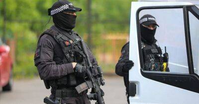 Man 'arrested at gunpoint' as armed cops swoop in north Manchester - and box in 'suspicious' van - www.manchestereveningnews.co.uk - Manchester - county Lane