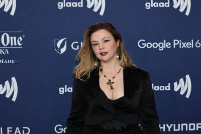 Amber Tamblyn Fights For Reproductive Rights On Her Birthday, Julia Louis-Dreyfus, Laura Dern & More Join Marches For Bodily Freedom - etcanada.com - New York - USA - New York