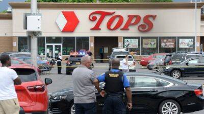 10 killed in 'Racially Motivated' Mass Shooting at Buffalo Supermarket, FBI Says - www.etonline.com - New York