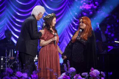 ‘Naomi Judd CMT Special’: Ashley Begins Ceremony With Eulogy, Wynonna Performs ‘River of Time’ - etcanada.com - Tennessee