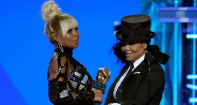 Janet Jackson Honors Mary J. Blige with Icon Award at Billboard Music Awards 2022 - www.justjared.com - state Nevada