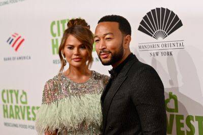 John Legend Says Sharing Hospital Photos After Chrissy Teigen’s Miscarriage Made Many People Feel ‘That They Weren’t Alone’ - etcanada.com