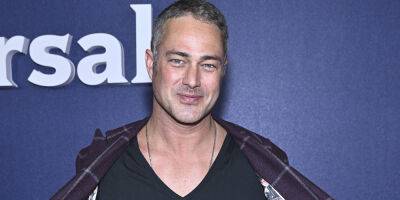 'Chicago Fire' Star Taylor Kinney Wore Jacket Lined With Something Jaw-Dropping to NBC Upfronts 2022! - www.justjared.com - USA - New York - Chicago - Berlin - city Amsterdam - county Carson