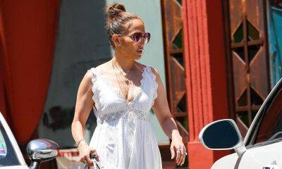 Jennifer Lopez gives a wedding sneak peek in the perfect lacy white dress for summer - us.hola.com - Los Angeles