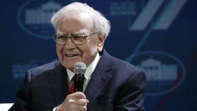 Warren Buffett Buys $2.6 Billion Stake in Paramount Via Berkshire Hathaway - thewrap.com