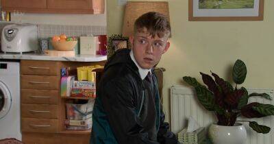 ITV Corrie fans think troubled Max has been 'separated at birth' with Emmerdale teen - www.manchestereveningnews.co.uk