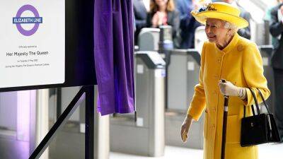 Queen Elizabeth Makes Surprise Visit to London Underground to Buy Ticket for Her Namesake Railway - www.etonline.com - London - county Prince Edward