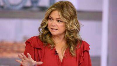 Valerie Bertinelli Responds to Fan Who Says She Looks 'Distressed and Sad' Amid Divorce From Tom Vitale - www.etonline.com - Los Angeles - California