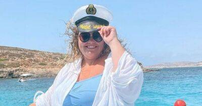 Gogglebox's Amy Tapper beams with confidence in boat snap in swimsuit and sailors hat - www.ok.co.uk