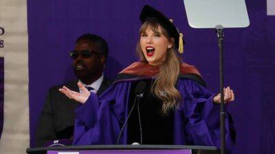 Watch Taylor Swift's Entire Commencement Speech to 2022 NYU Graduates - www.etonline.com - New York - New York