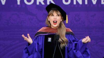 Taylor Swift's NYU Speech Urges Class Of 2022 To 'Live Alongside Cringe' - www.mtv.com - New York - New York