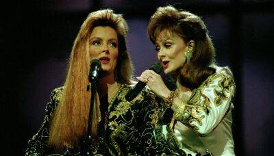 Judds Inducted Into Country Hall of Fame in Tearful Ceremony a Day After Naomi’s Death - variety.com - Nashville