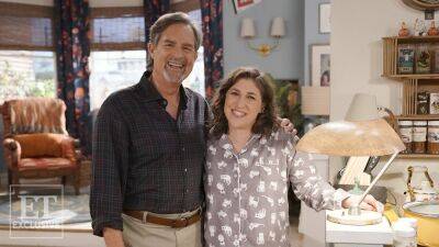 Mayim Bialik Reunites With 'Blossom' Dad Ted Wass in 'Call Me Kat' Finale: See the Photos (Exclusive) - www.etonline.com