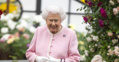 Queen to attend Chelsea Flower Show with Princess Beatrice and Sophie Wessex - www.ok.co.uk - London - county Prince Edward