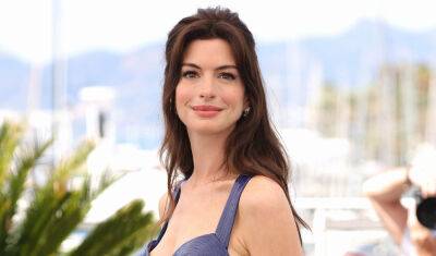 Anne Hathaway Wows in Gucci Mini Dress at Cannes Photo Call with Jeremy Strong - www.justjared.com - France - USA