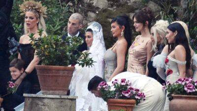 Every Celebrity Guest at Kourtney Kardashian & Travis Barker's Italian Wedding - www.etonline.com - California - Italy - Las Vegas - Alabama - Santa Barbara