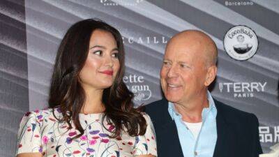 Bruce Willis' Wife Emma Shares a Rare Glimpse Into Actor's Life After Aphasia Diagnosis - www.etonline.com