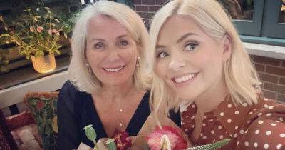This Morning's Holly Willoughby shares sweet photo with her mum as fans leave special messages - www.msn.com