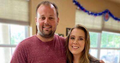 Anna Duggar Supports Husband Josh Duggar During Official Sentencing in Child Porn Case: Which Family Members Attended? - www.usmagazine.com - state Arkansas
