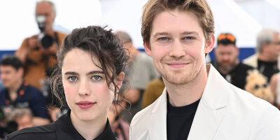 Joe Alwyn & Margaret Qualley Strike a Pose at 'The Stars At Noon' Photo Call in Cannes - www.justjared.com - Britain - France - USA
