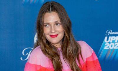 Drew Barrymore causes a stir as she shares cheeky moment with guest: 'There's something about you' - hellomagazine.com - New York - New York - county Bronx