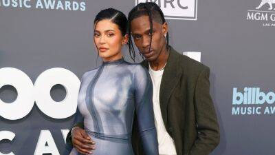 Kylie Jenner Gives Rare Glimpse at Her and Travis Scott's Son 'I Made These Little Feet' - www.etonline.com - Italy