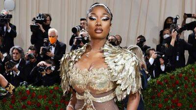 Megan Thee Stallion Brings Sultry Sophistication to the Met Gala Red Carpet - www.etonline.com - USA - New York