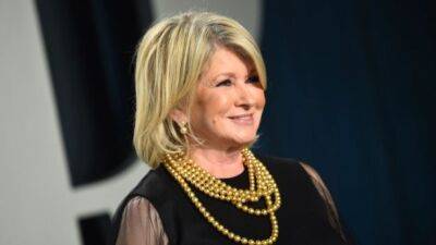 Martha Stewart And “Foodie Friends” Emeril Lagasse & Christopher Kimball Reveal Roku Original Series – NewFronts - deadline.com - county Bedford - New York