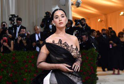 Katy Perry Gets Stiletto Heel Stuck In Grate During Met Gala - etcanada.com - USA - county Falls
