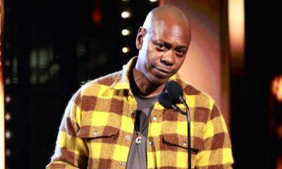 Dave Chappelle attacked on stage during live Netflix show - hellomagazine.com - Los Angeles