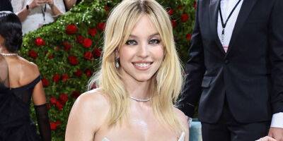 Sydney Sweeney Appears to Be Sexually Harassed at Met Gala 2022 in Viral Video - www.justjared.com - New York