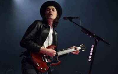 Watch James Bay play new songs ‘One Life’ and ‘Everybody Needs Someone’ in London - www.nme.com - London - county Worcester - city Norwich - county Bay - city Kentish