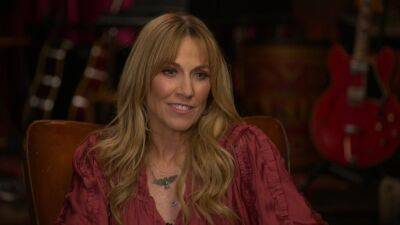 Sheryl Crow on Her 'Devastating' Struggles With Fame and What Her Life's Like Now (Exclusive) - www.etonline.com - Nashville