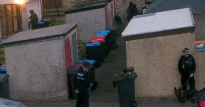 Man arrested after armed cops descend on flat amid 'disturbance' in Scots town - www.dailyrecord.co.uk - Scotland