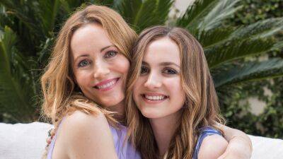 Leslie Mann and Maude Apatow Still Share Beauty Products - www.glamour.com - France