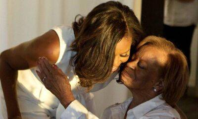 Michelle Obama honors her mother Marian Robinson for Mother’s Day - us.hola.com - USA - Chicago