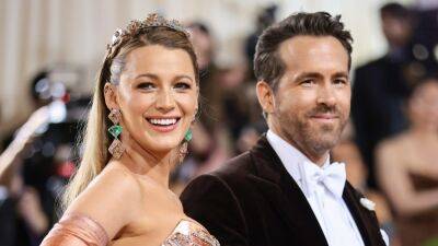 Ryan Reynolds Opens Up About Raising Daughters With Blake Lively - www.glamour.com